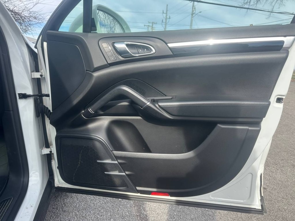 2016 Porsche Cayenne Image 14