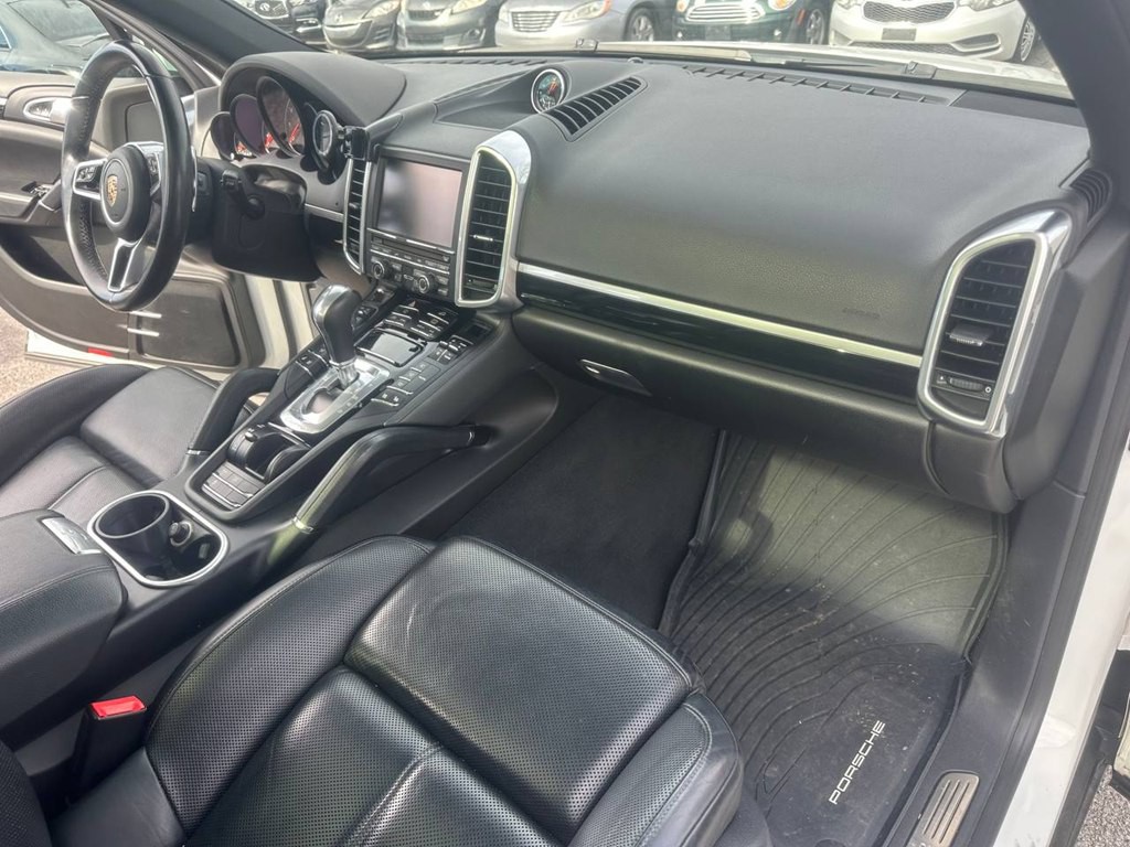 2016 Porsche Cayenne Image 15