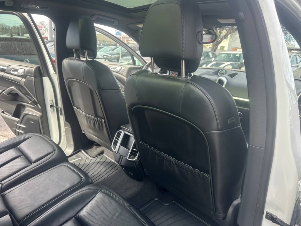 2016 Porsche Cayenne Image 18