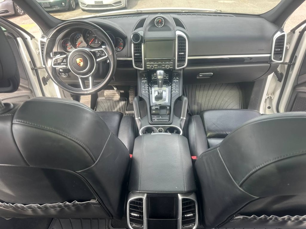 2016 Porsche Cayenne Image 20