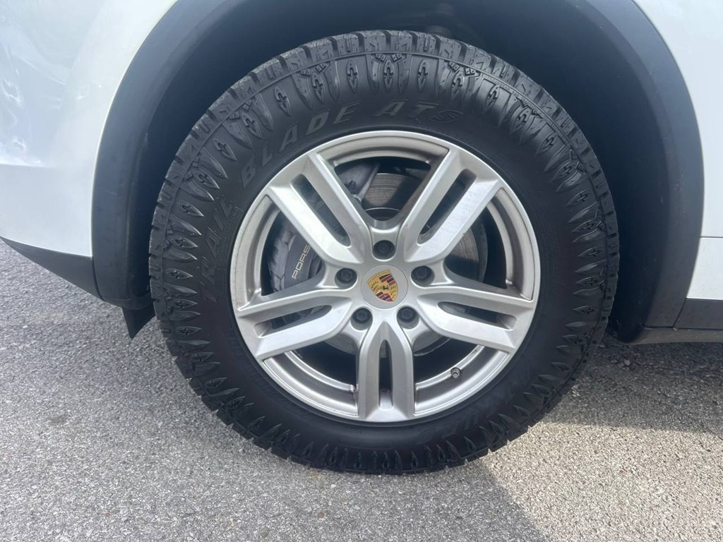 2016 Porsche Cayenne Image 28