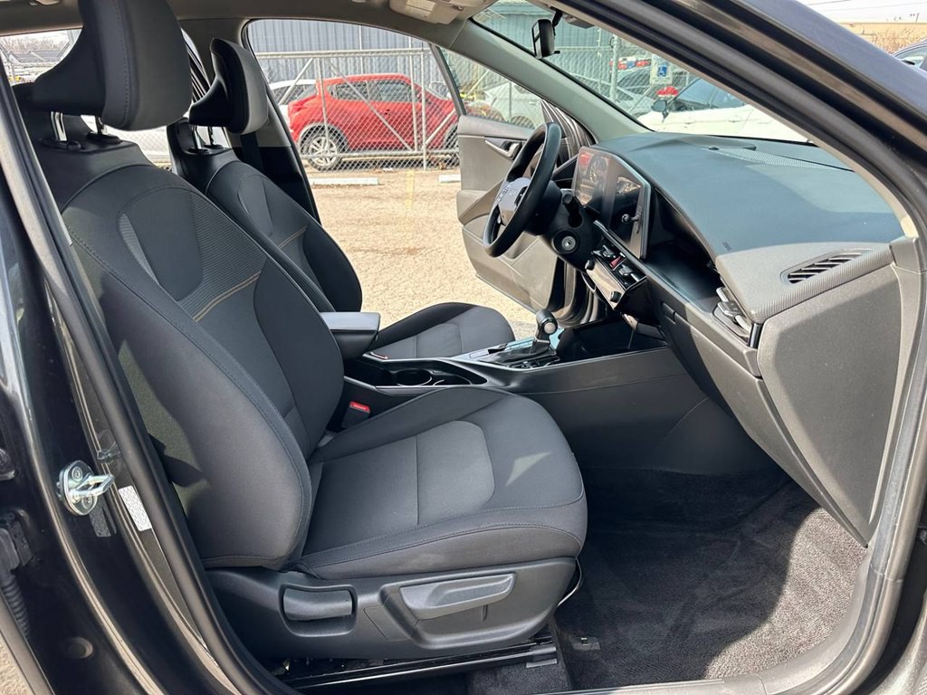2023 Kia Niro Image 25