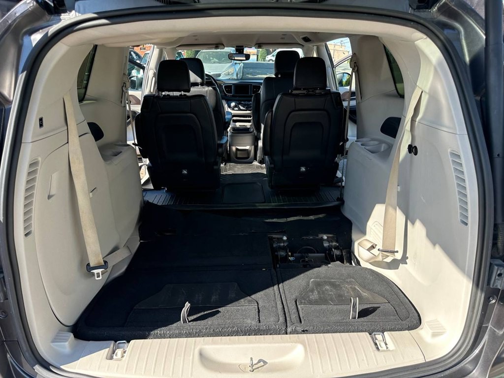 2019 Chrysler Pacifica Image 12