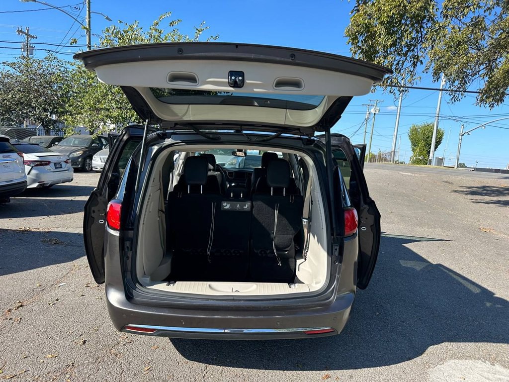 2019 Chrysler Pacifica Image 16