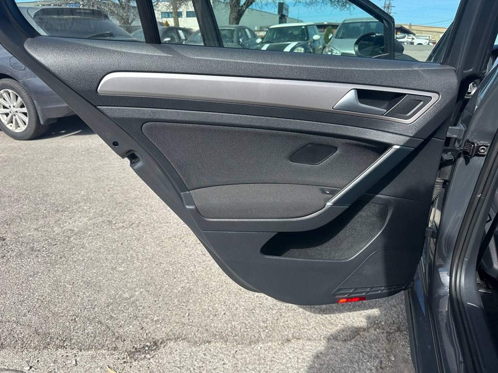 2016 Volkswagen Golf Image 19