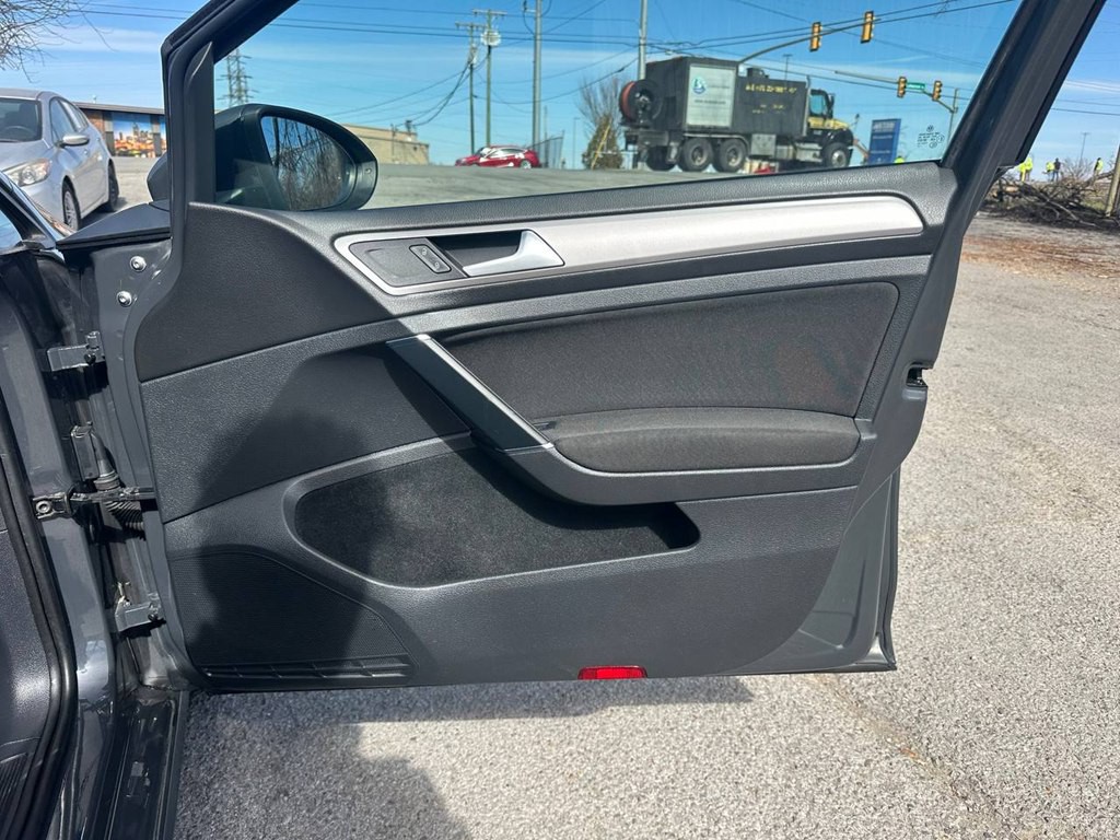 2016 Volkswagen Golf Image 26