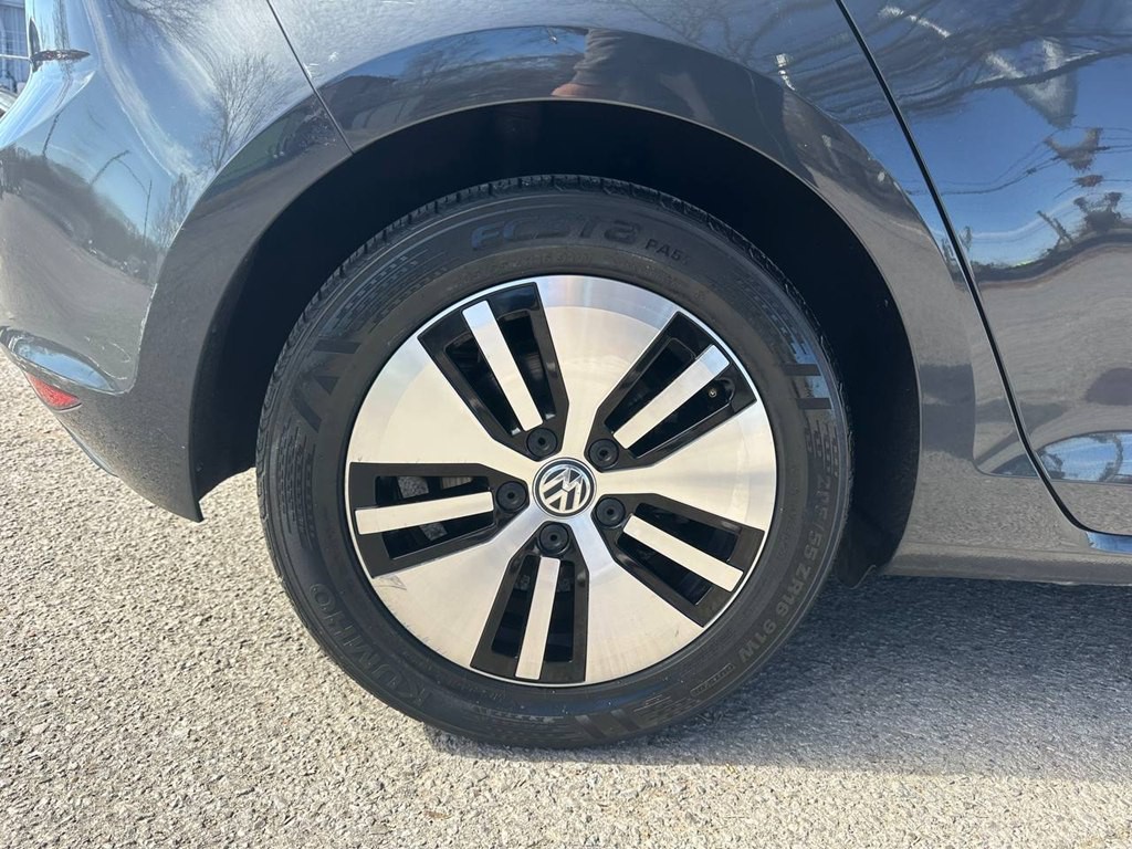 2016 Volkswagen Golf Image 28