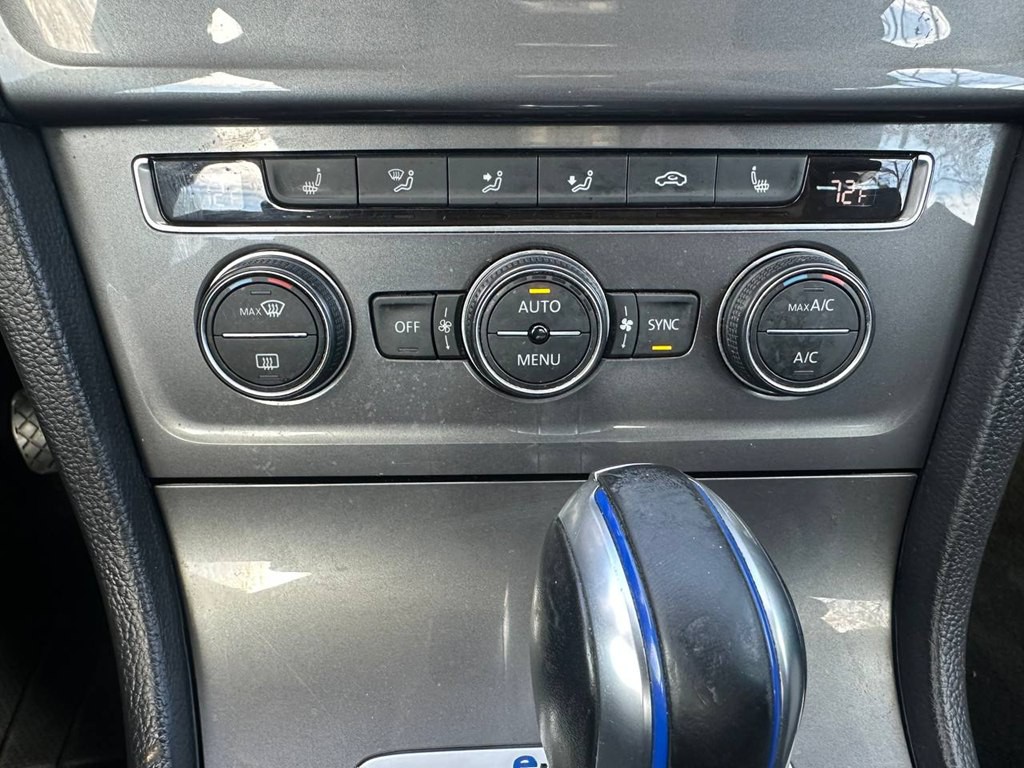 2016 Volkswagen Golf Image 32