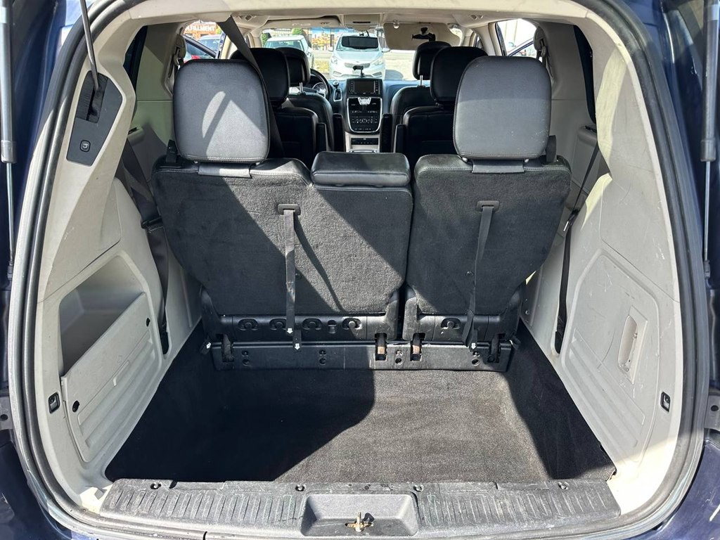 2014 Chrysler Town & Country Image 14