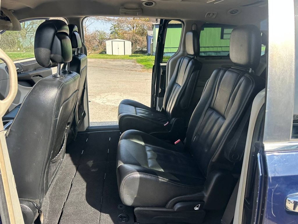 2014 Chrysler Town & Country Image 19