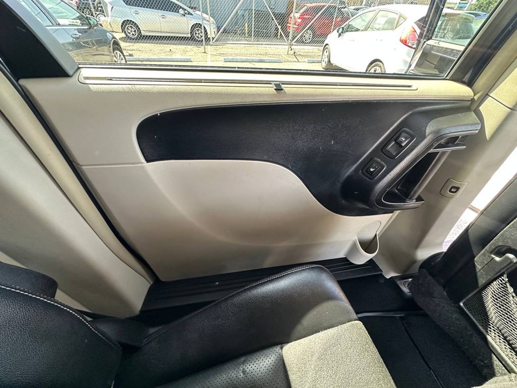 2014 Chrysler Town & Country Image 20