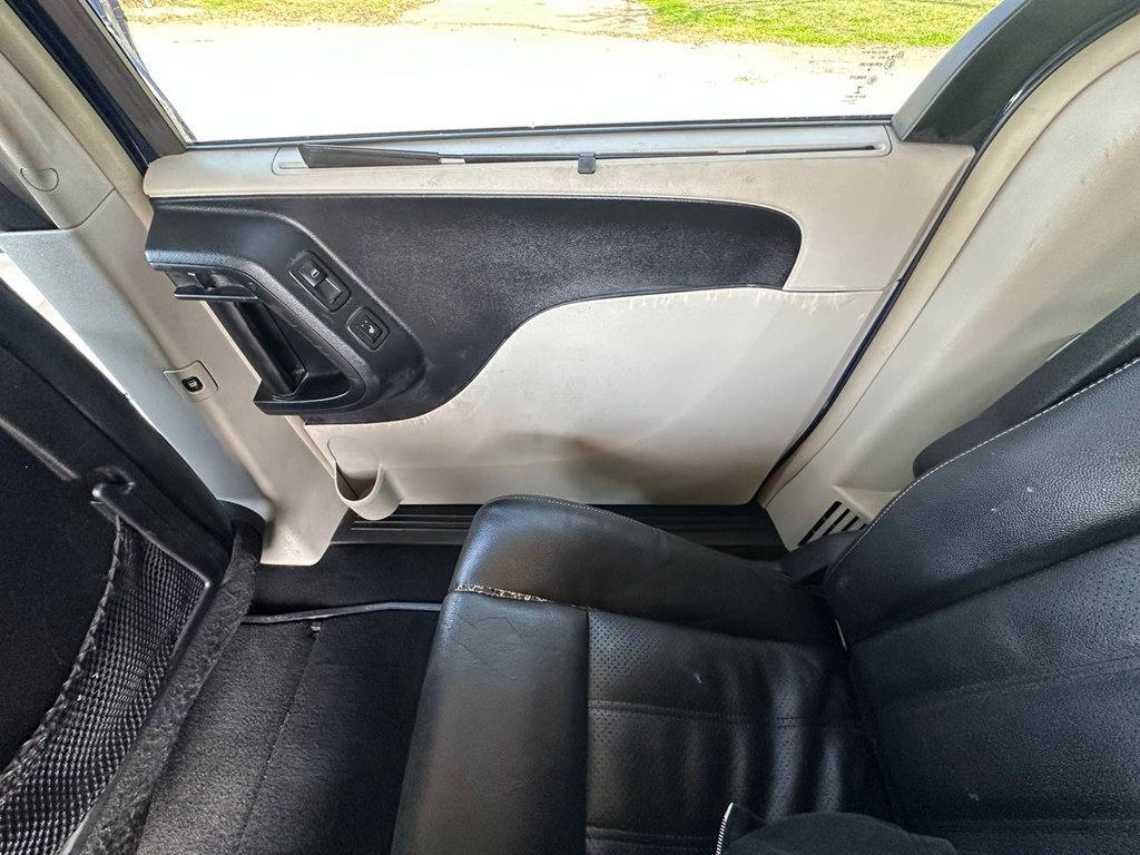 2014 Chrysler Town & Country Image 25