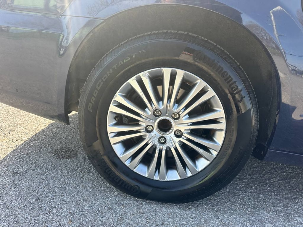 2014 Chrysler Town & Country Image 30