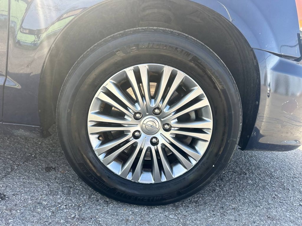 2014 Chrysler Town & Country Image 31