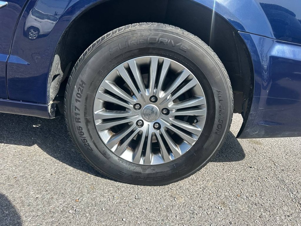 2014 Chrysler Town & Country Image 32