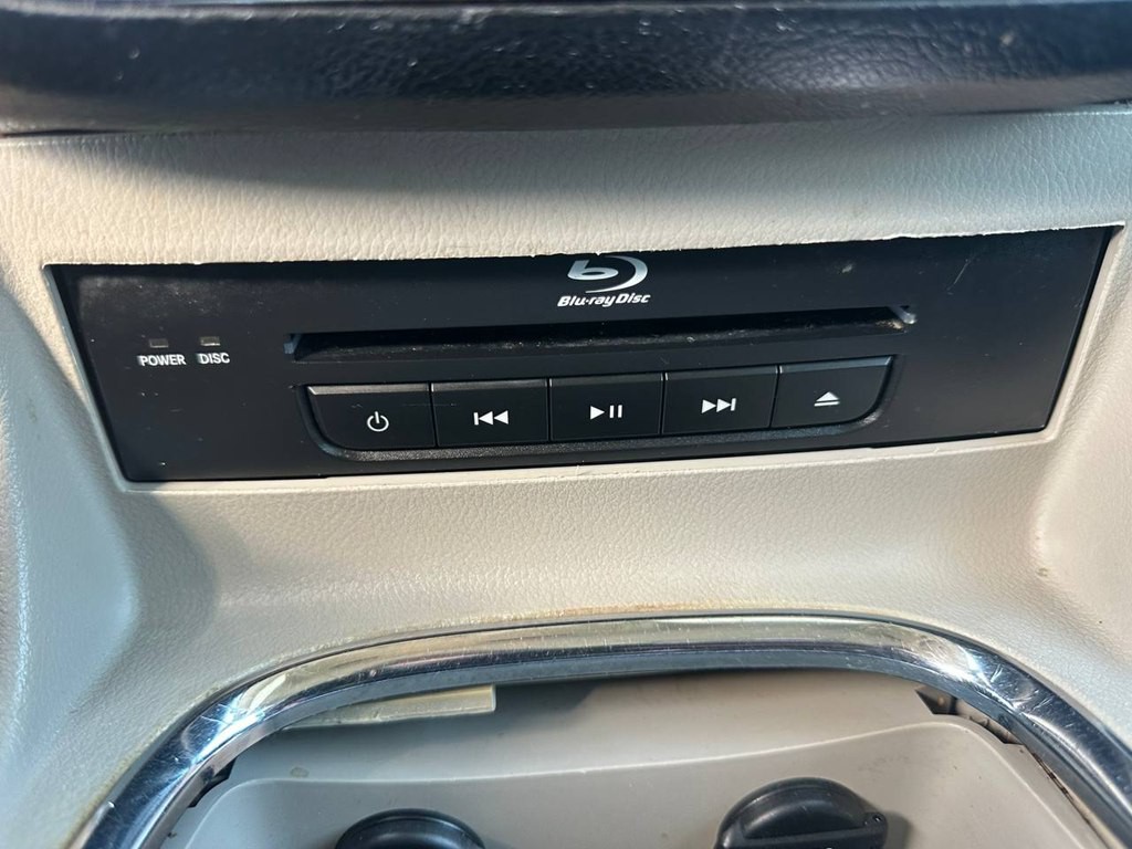 2014 Chrysler Town & Country Image 36