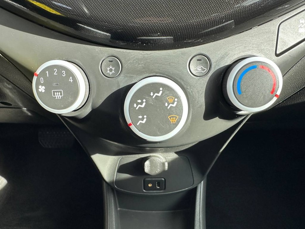 2015 Chevrolet Spark Image 31