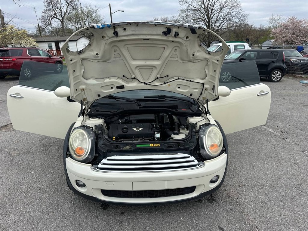 2009 MINI Cooper Image 15