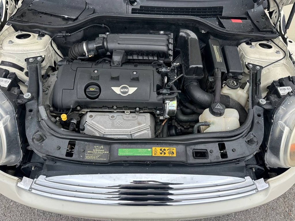 2009 MINI Cooper Image 16