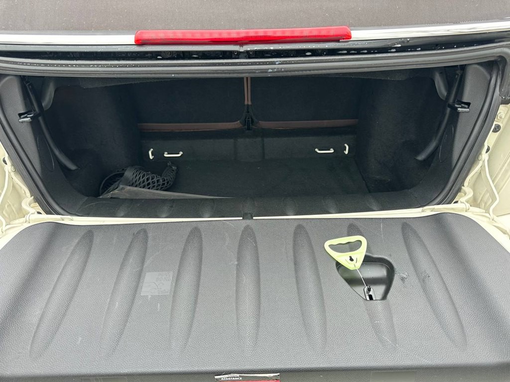 2009 MINI Cooper Image 17