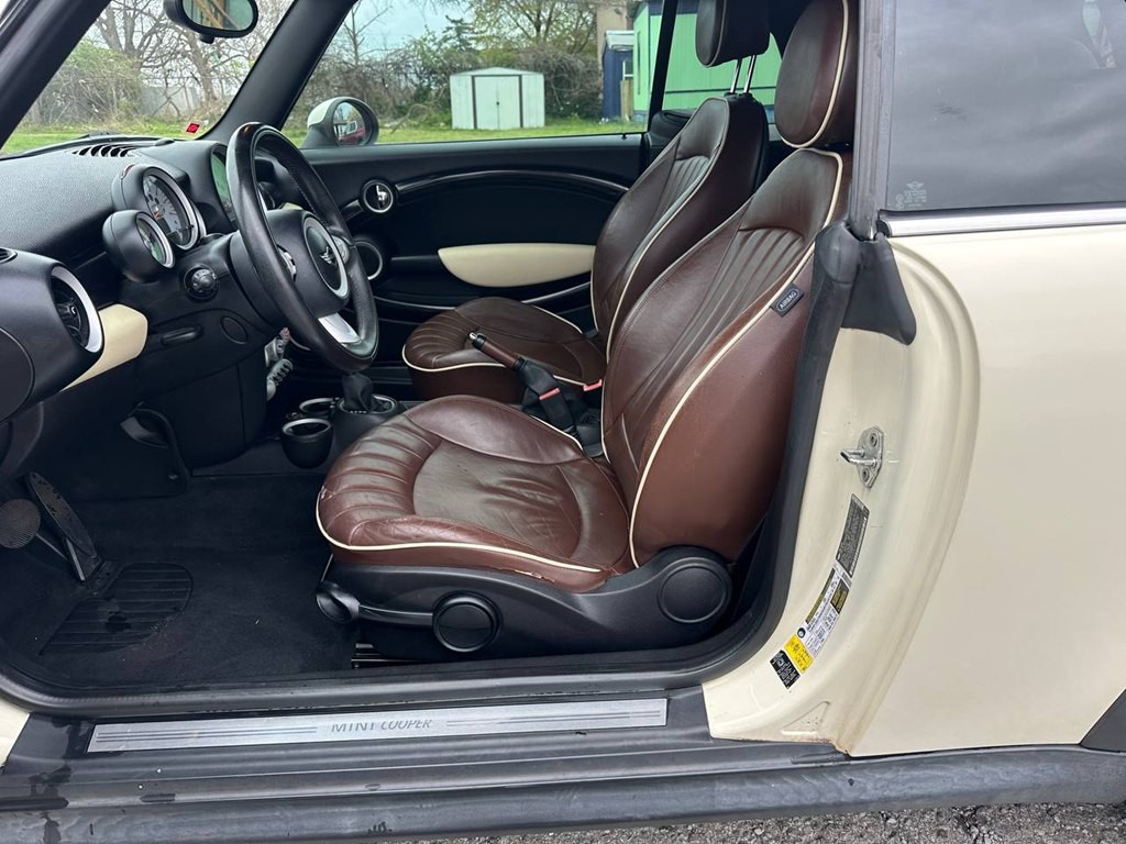 2009 MINI Cooper Image 19