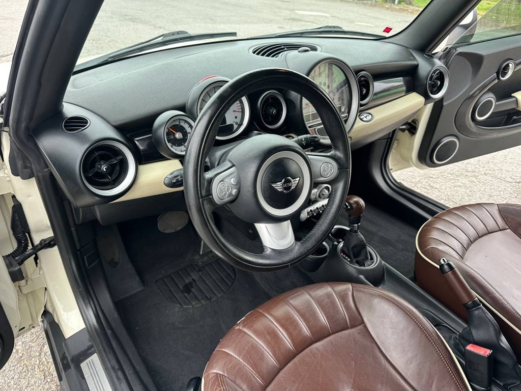 2009 MINI Cooper Image 20