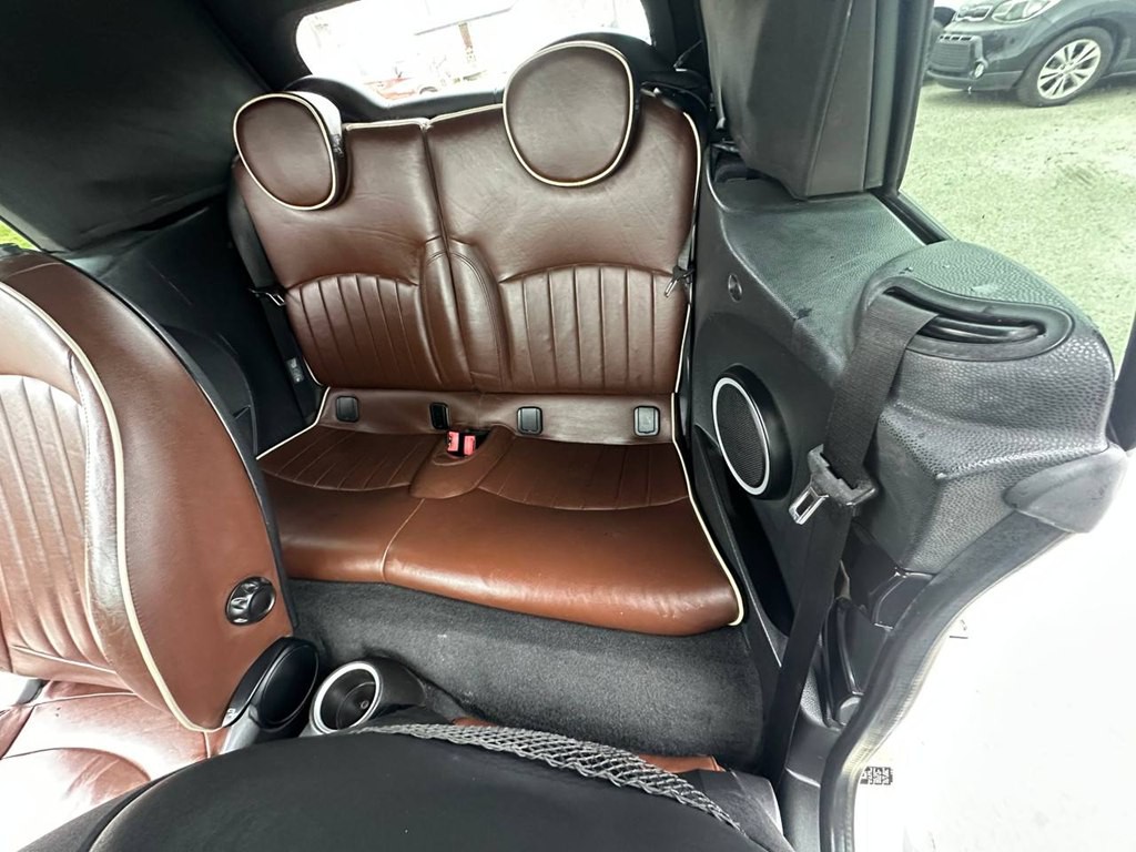 2009 MINI Cooper Image 21