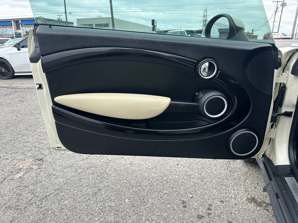 2009 MINI Cooper Image 22