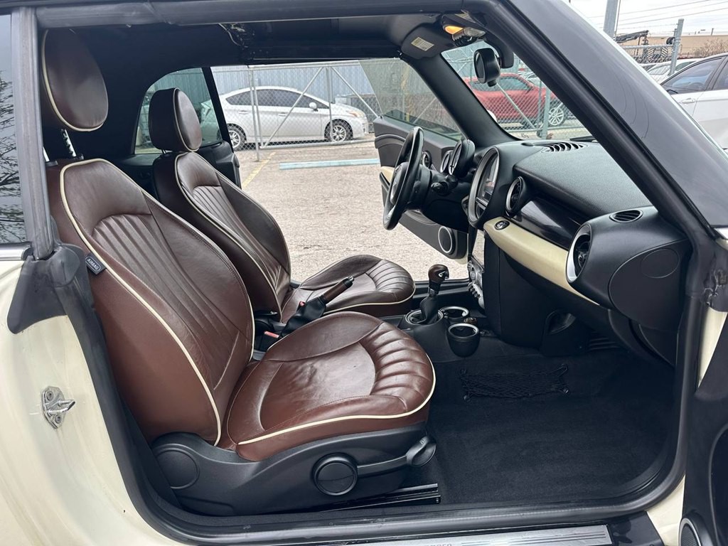 2009 MINI Cooper Image 23