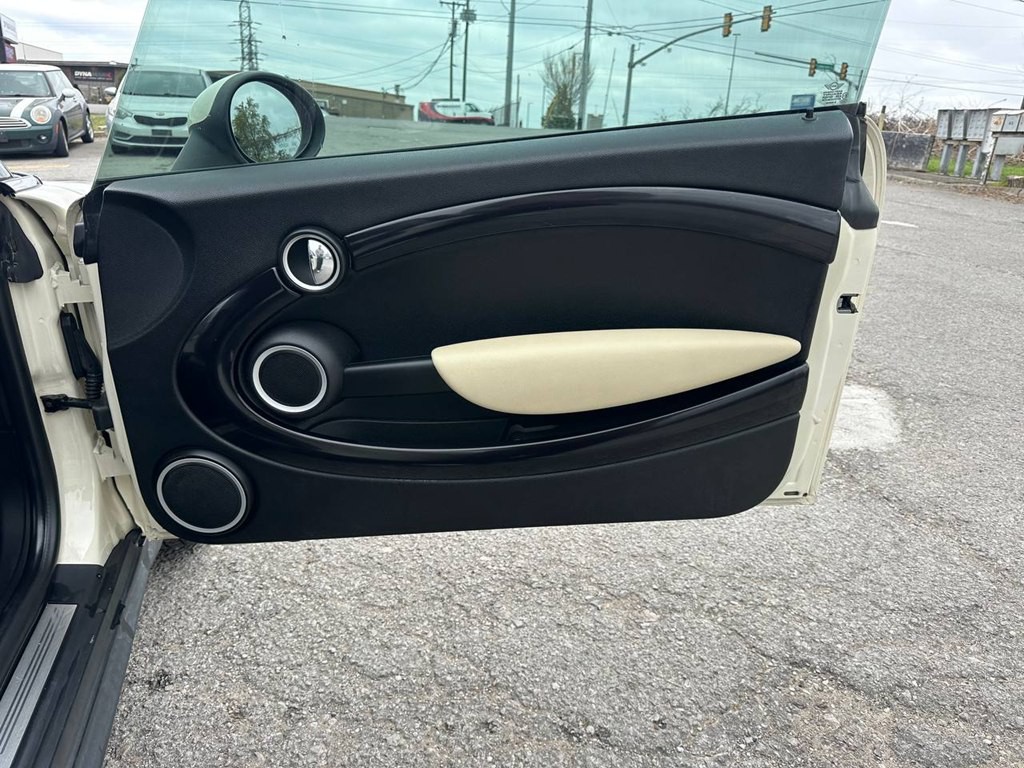 2009 MINI Cooper Image 26