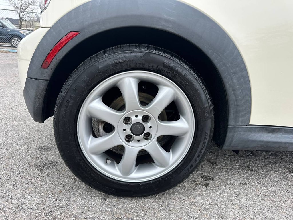 2009 MINI Cooper Image 28