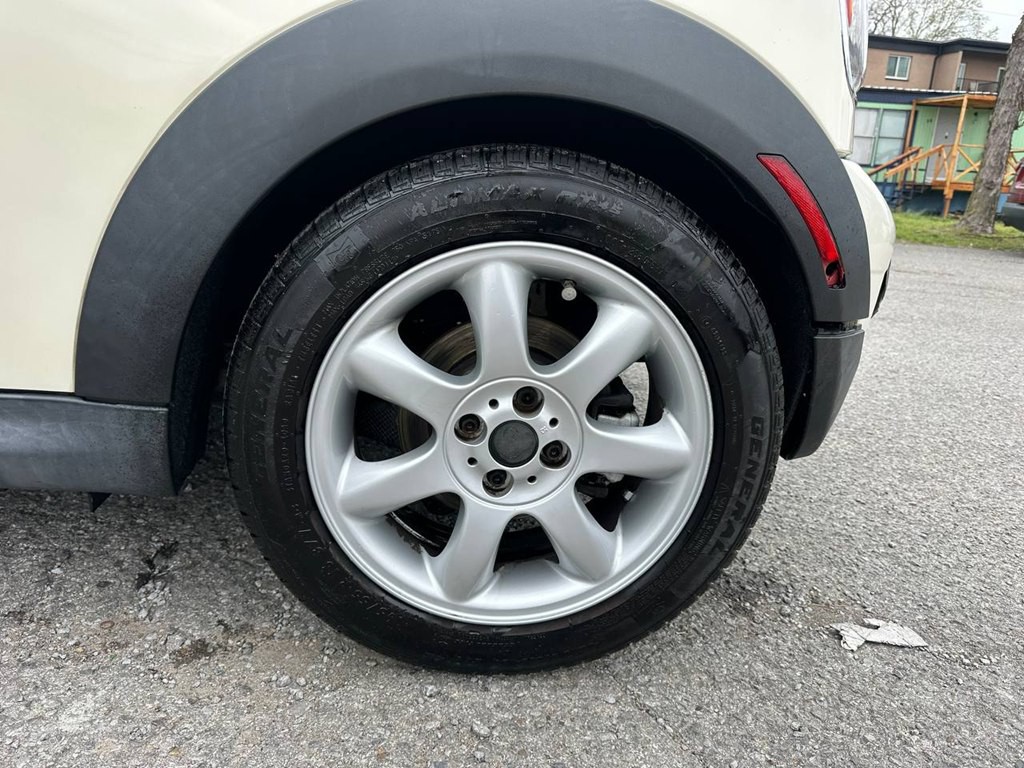 2009 MINI Cooper Image 29