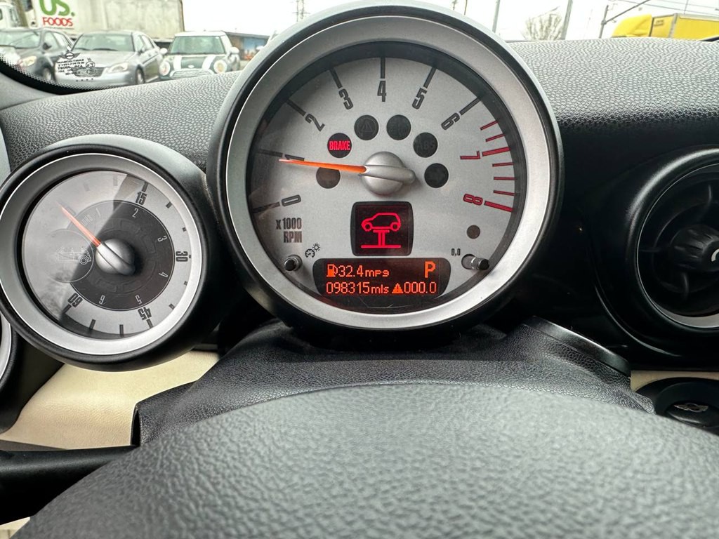 2009 MINI Cooper Image 32