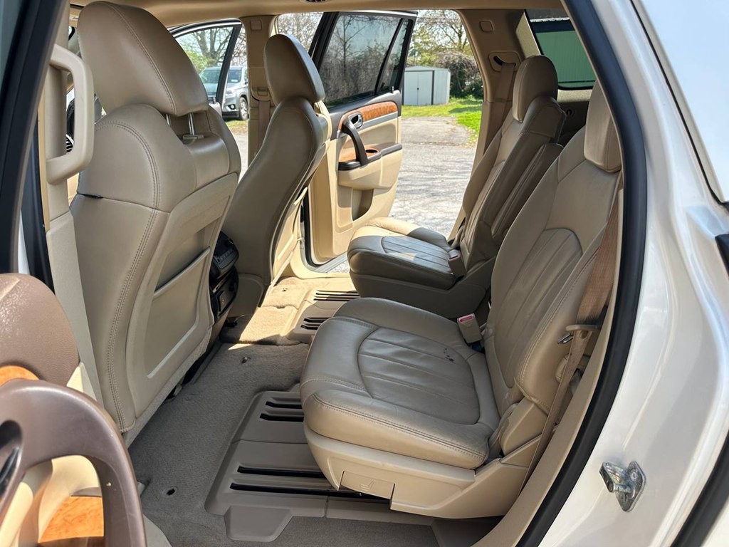 2010 Buick Enclave Image 24