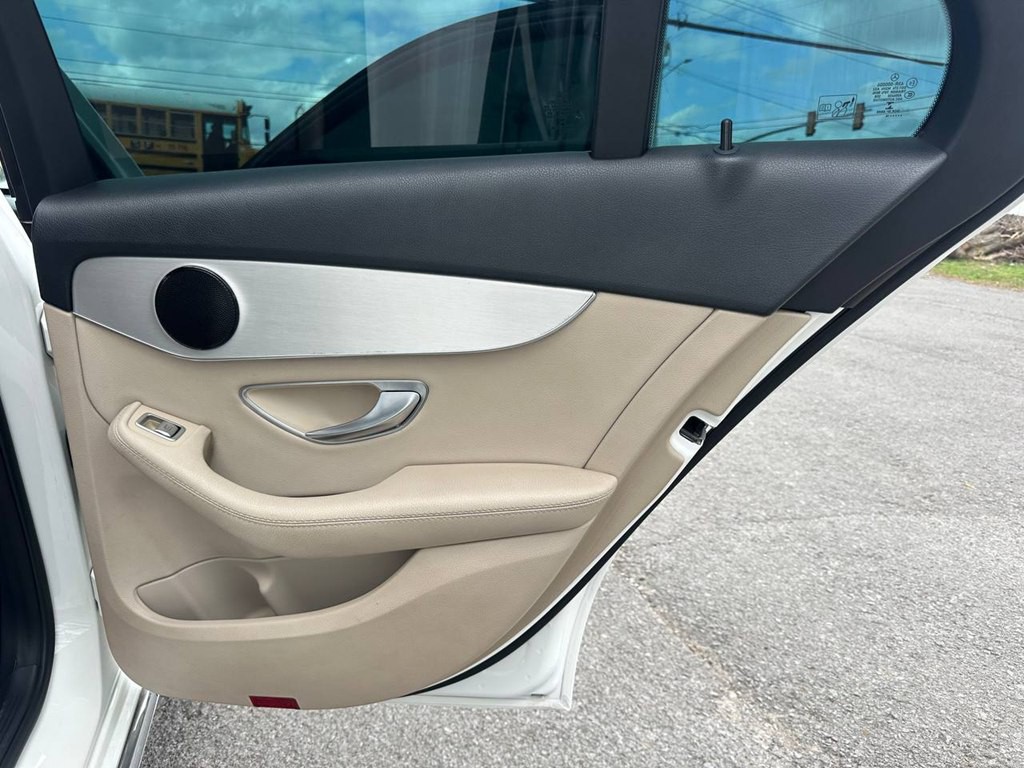 2016 Mercedes-Benz C-Class Image 14