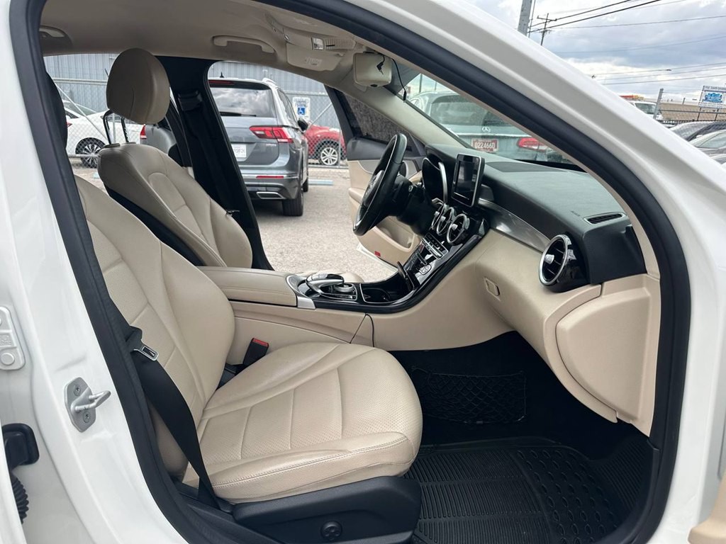 2016 Mercedes-Benz C-Class Image 15