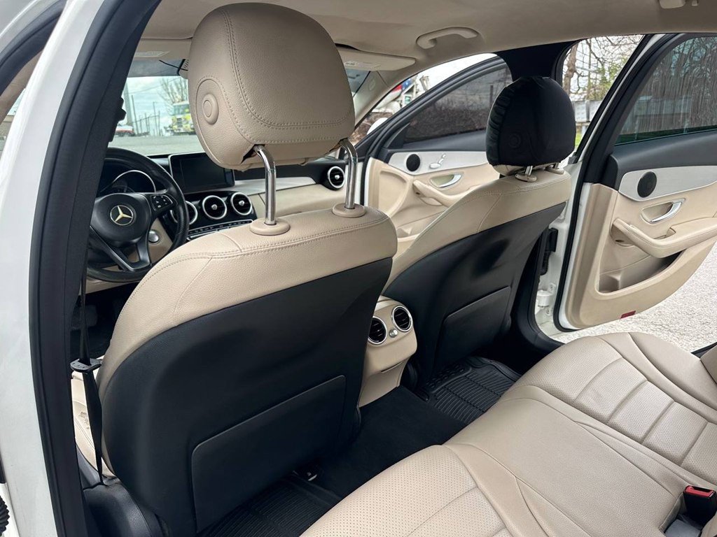 2016 Mercedes-Benz C-Class Image 19