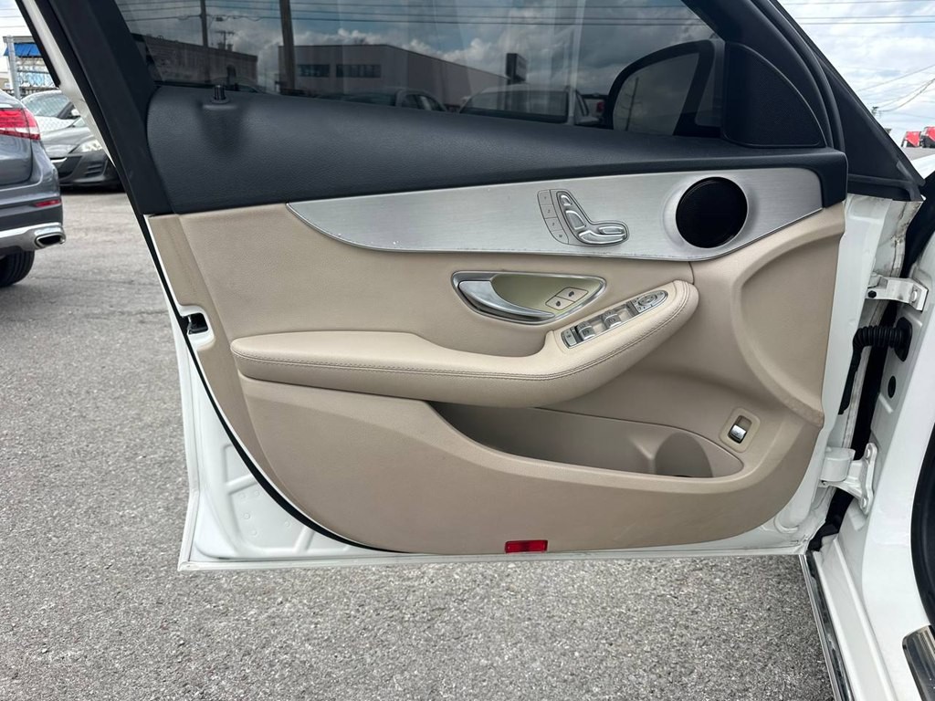 2016 Mercedes-Benz C-Class Image 23