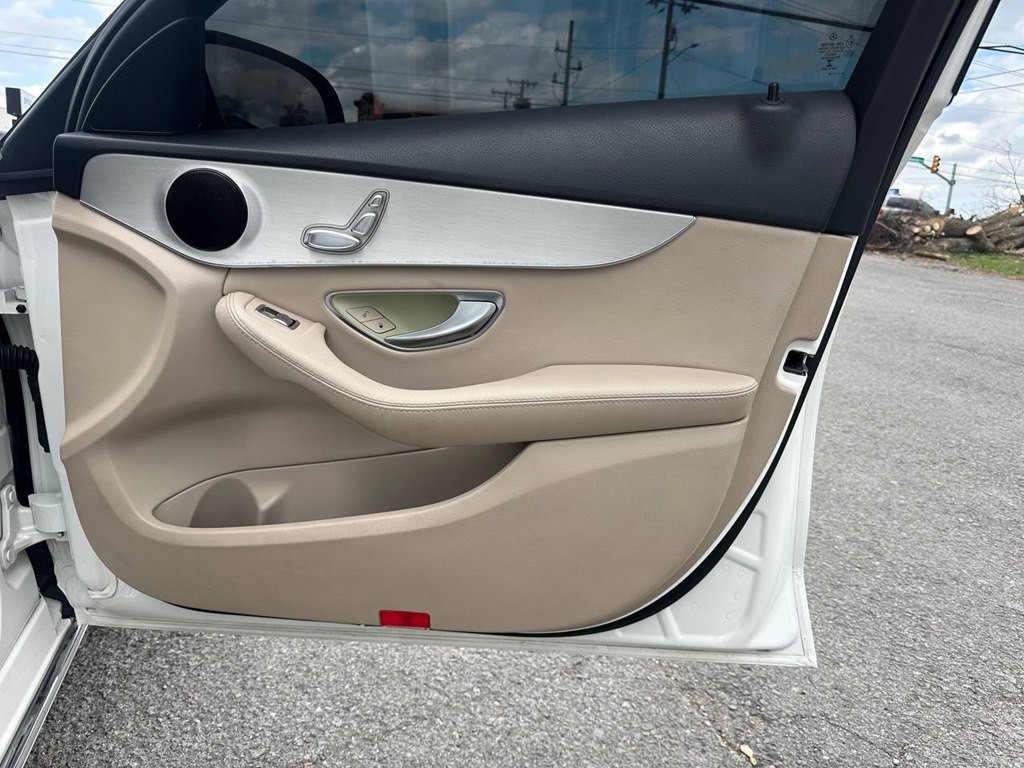 2016 Mercedes-Benz C-Class Image 25
