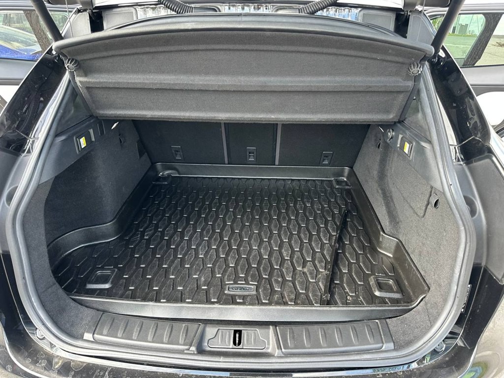 2017 Jaguar F-PACE Image 9