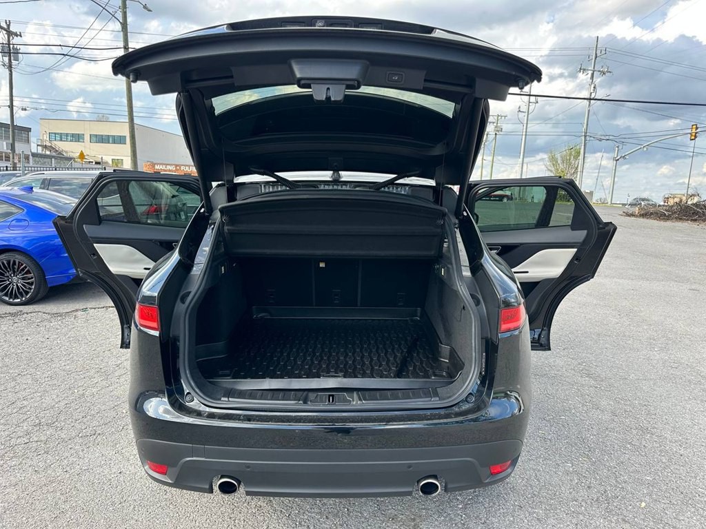 2017 Jaguar F-PACE Image 10