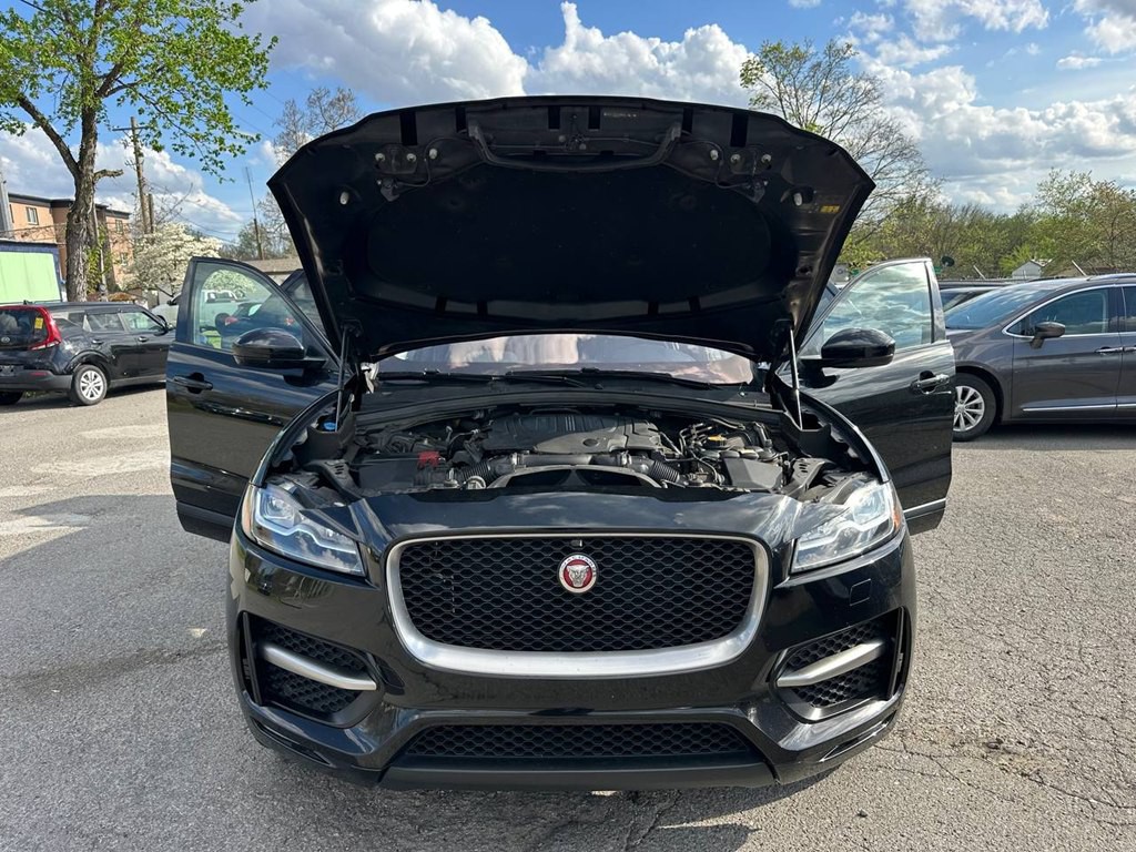 2017 Jaguar F-PACE Image 11