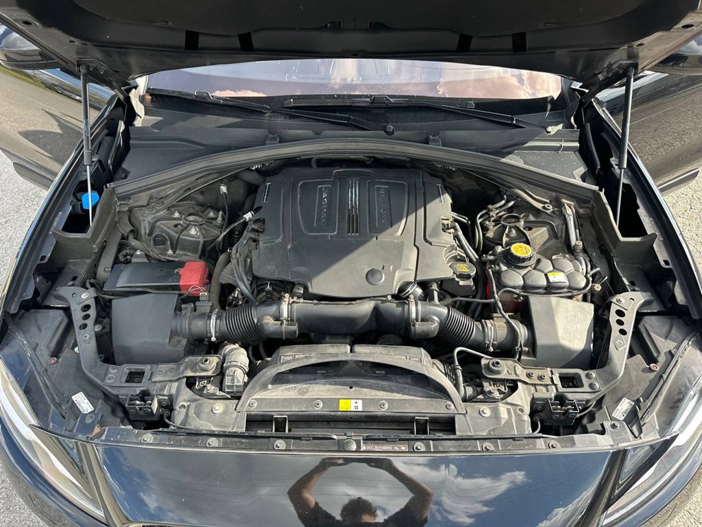 2017 Jaguar F-PACE Image 12