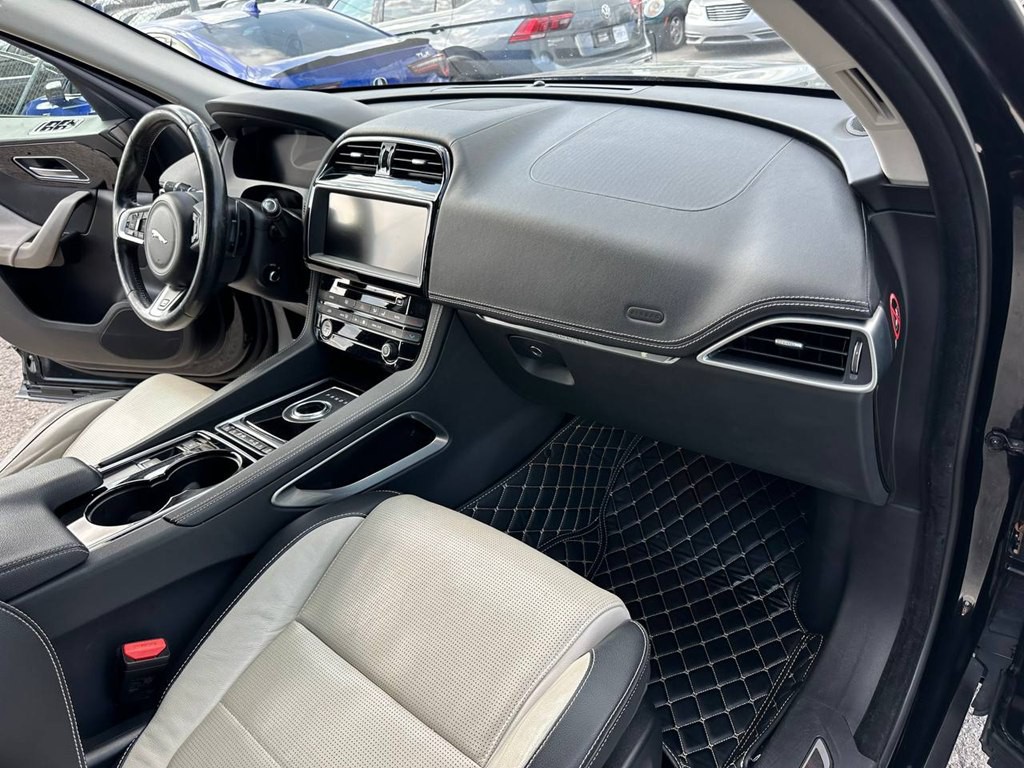 2017 Jaguar F-PACE Image 14