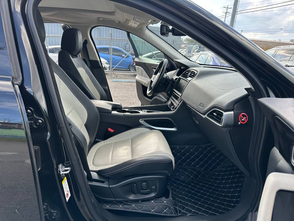 2017 Jaguar F-PACE Image 15