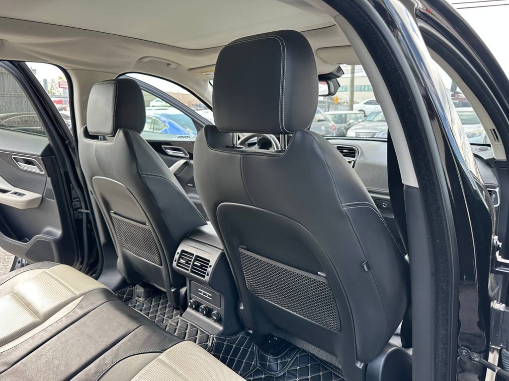2017 Jaguar F-PACE Image 17