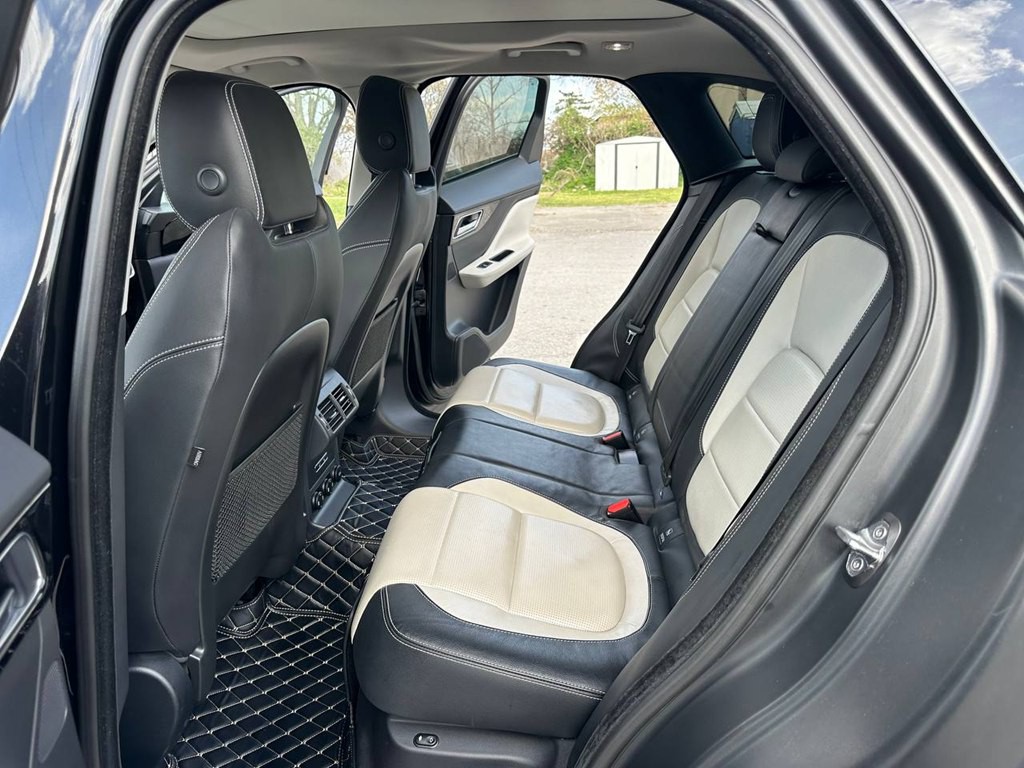 2017 Jaguar F-PACE Image 21