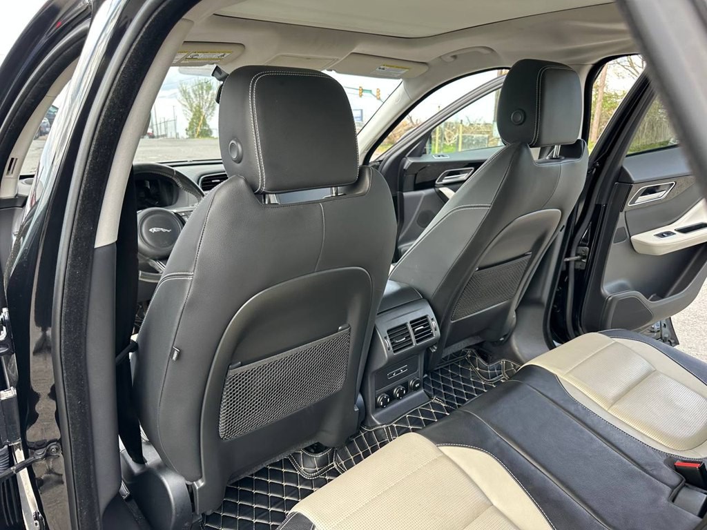 2017 Jaguar F-PACE Image 22