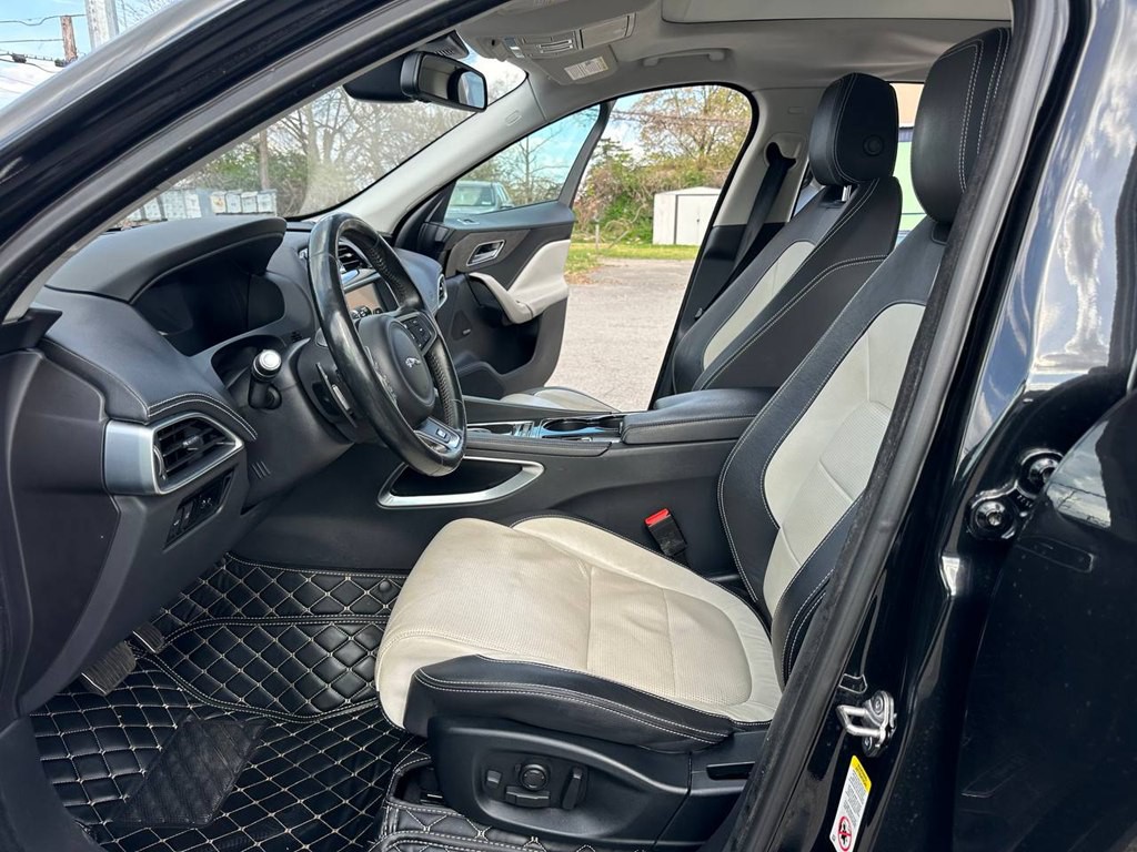 2017 Jaguar F-PACE Image 25