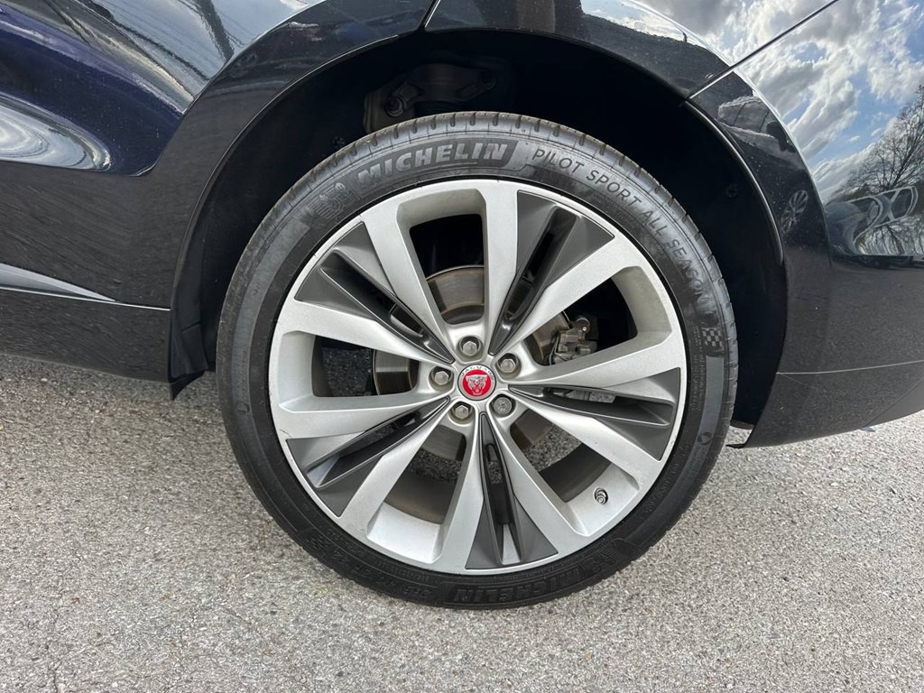 2017 Jaguar F-PACE Image 26